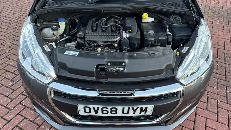 Peugeot 208 1.2 PureTech 82 Signature 5dr [Start Stop] Petrol Hatchback